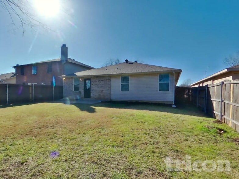 Building Photo - 9201 Riding Stable Ln