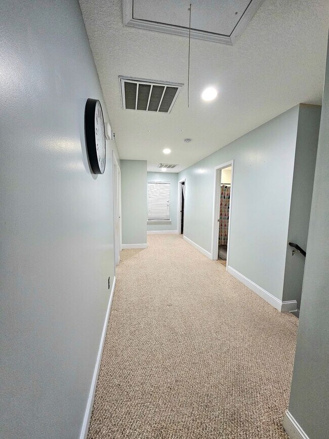 Building Photo - Spacious 5-Bedroom, 3-Bathroom Home for Re...