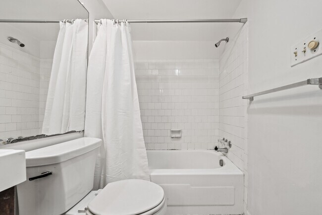 Building Photo - 142 Georgetown Rd