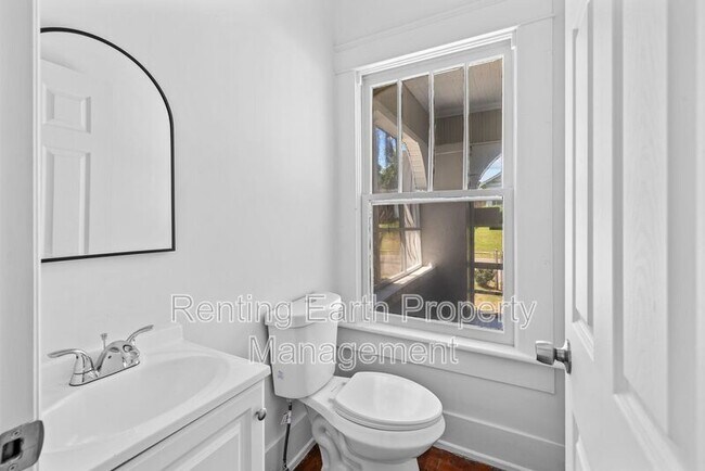 Building Photo - 1149 15th St SW