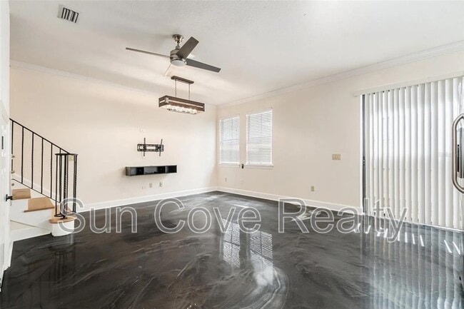 Building Photo - 113 S Packwood Ave