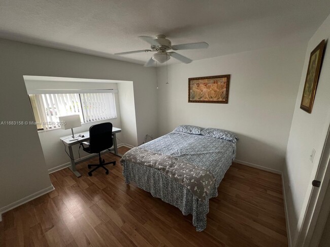 Building Photo - 9411 S Ocean Dr