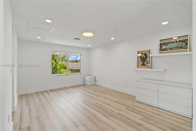 Building Photo - 1345 SW 14th Ave