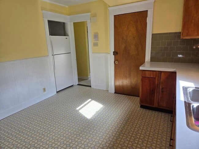 Building Photo - 10 Pinehill St