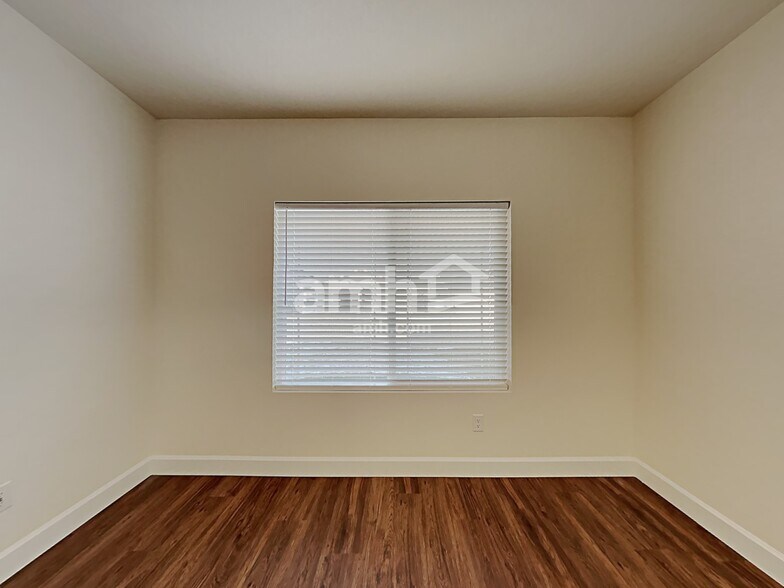 Building Photo - 5079 W Bellevue St