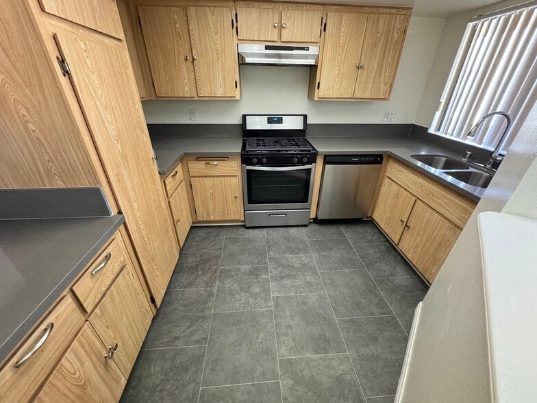 Building Photo - 4633 Vermont Pl