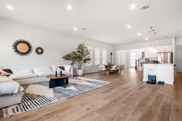 Building Photo - 2207 Santa Monica Dr