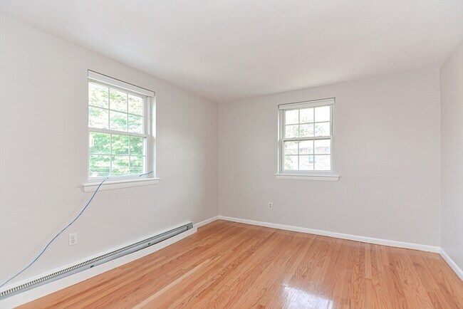 Building Photo - 4 Colonial Village Dr