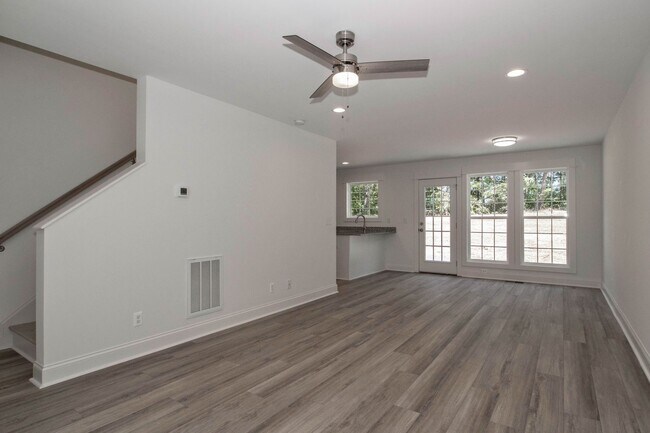 Building Photo - Lux Three Bedroom Townhouse in Sherrills Ford