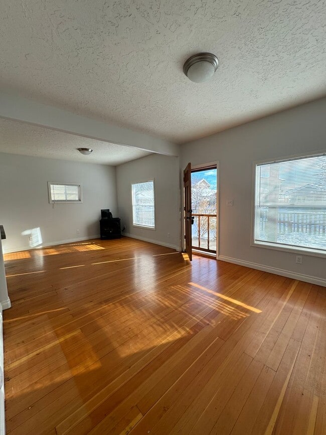 Building Photo - Adorable 3 bed/ 1 bath Home Desirably Loca...