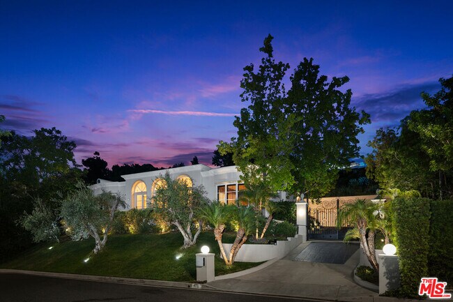 Building Photo - 475 Martin Ln