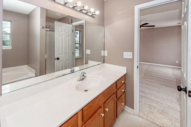 Building Photo - 5 Bedroom 2.5 Bath Home in St. James Estates - Goose Creek