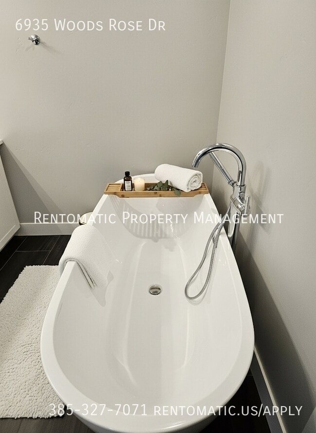 Building Photo - 6935 Woods Rose Dr