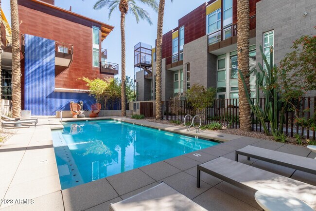 Building Photo - 4737 N Scottsdale Rd