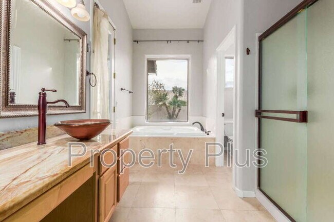 Building Photo - 12591 E Paradise Dr