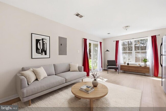 Building Photo - 14257 Hunters Run Way