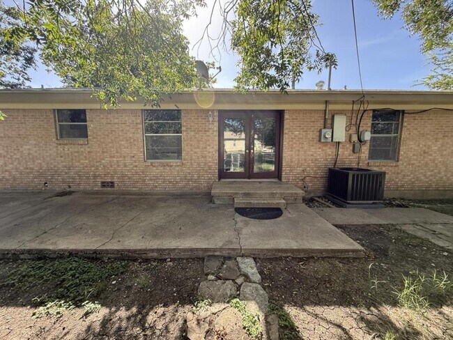Building Photo - 1204 S 7th St