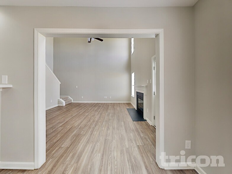 Building Photo - 2114 Lexington Ave