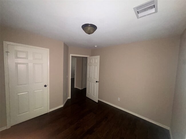 Building Photo - 10604 Royal Adrian Dr