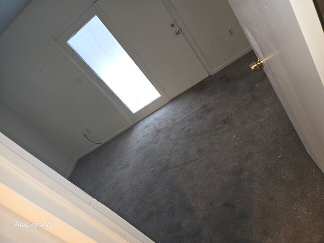 Building Photo - 403-405 Walnut St