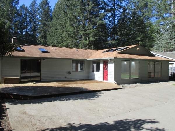 Building Photo - Wonderful 3 Bedroom Rambler in West Park E...