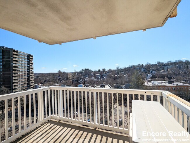 Building Photo - 1530 Beacon St