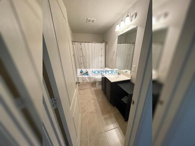 Building Photo - Charming 3 beds 3 baths in Denton!