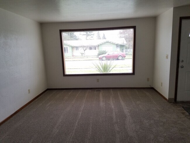 Building Photo - 2415-2425-2425 Wooddale Ave NE