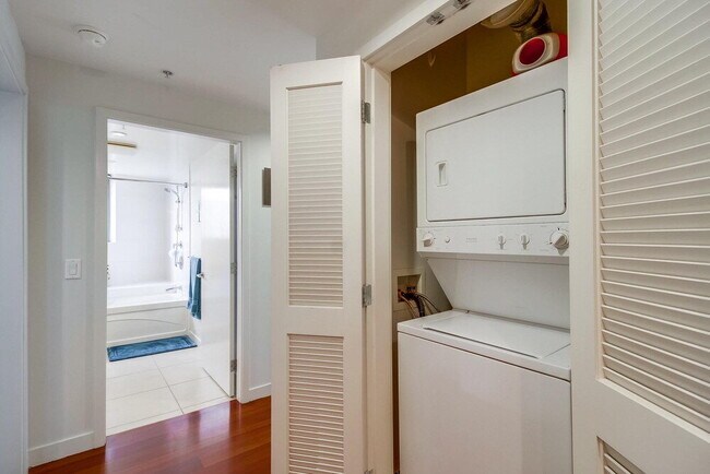 Building Photo - Skyline Views & Sophisticated Corner Living at Aria in Cortez Hill