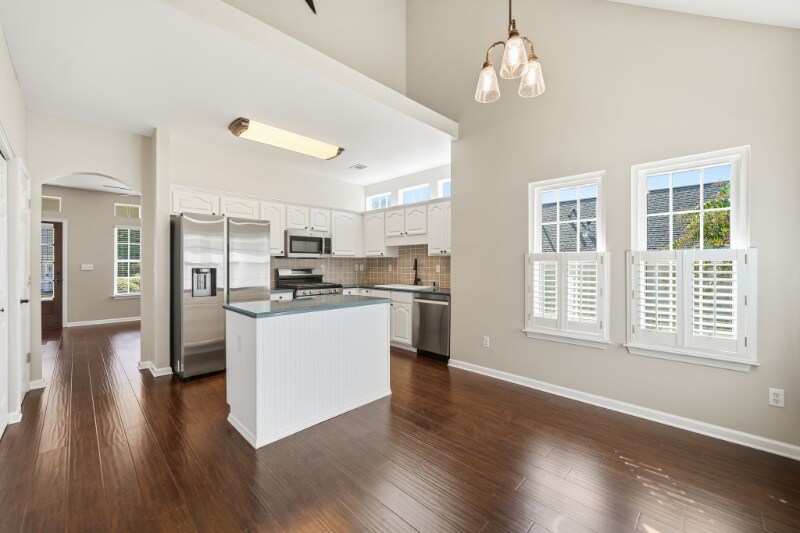 Building Photo - 202 Evergreen Trce