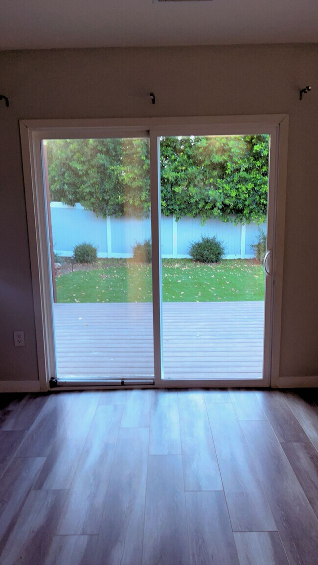 Building Photo - 5779 Enfield Ave