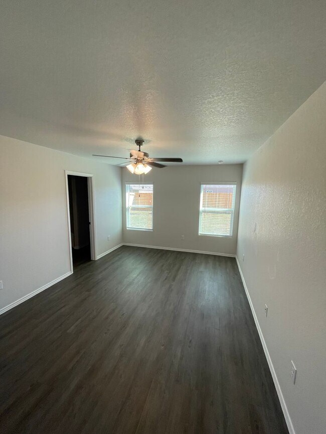 Building Photo - Legend Pond Living: Stunning 3-Bedroom, 2-Bath Home