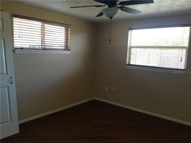 Building Photo - 2531 Almond Dr