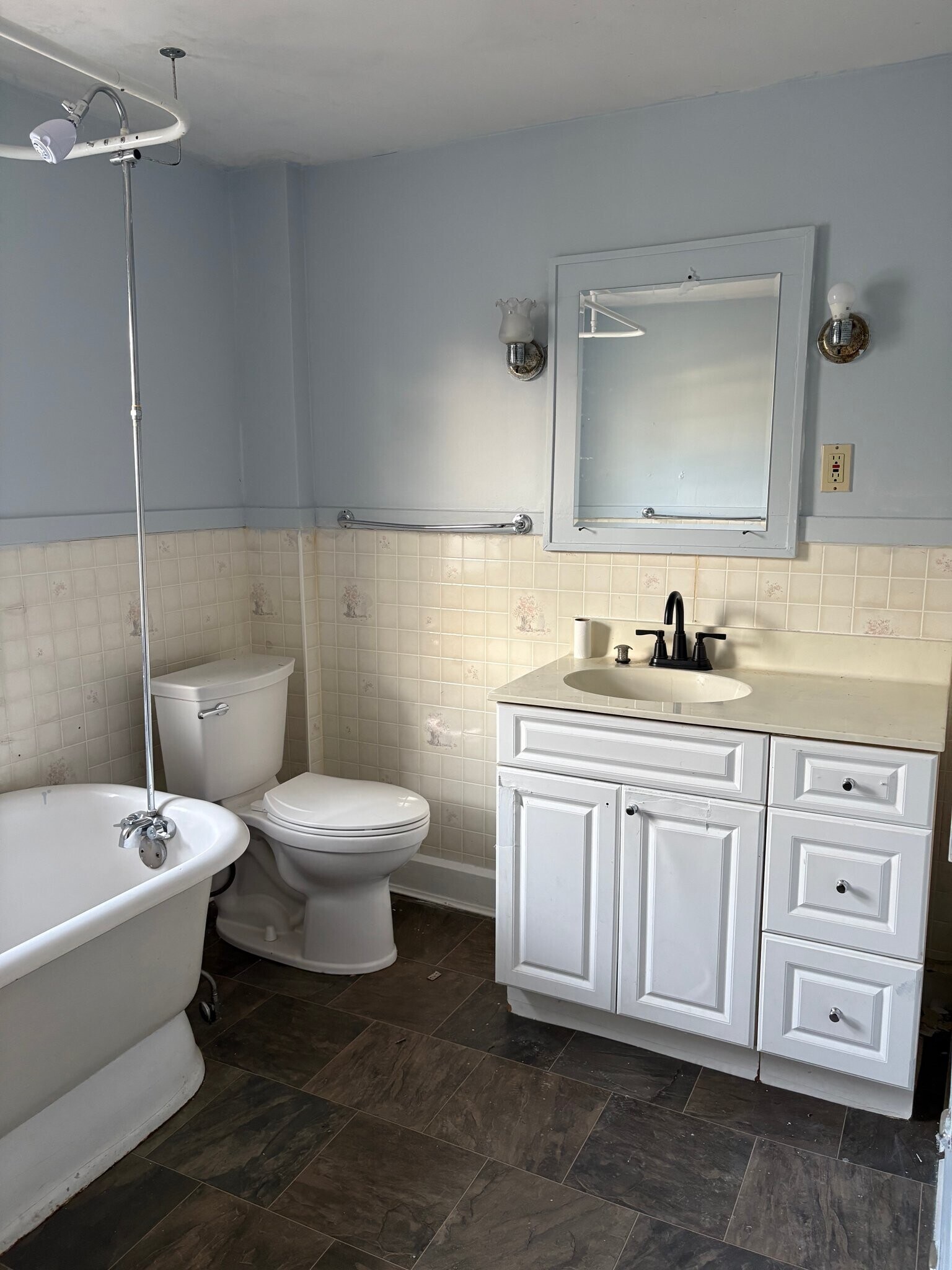 Building Photo - 1410 E Blake Ave