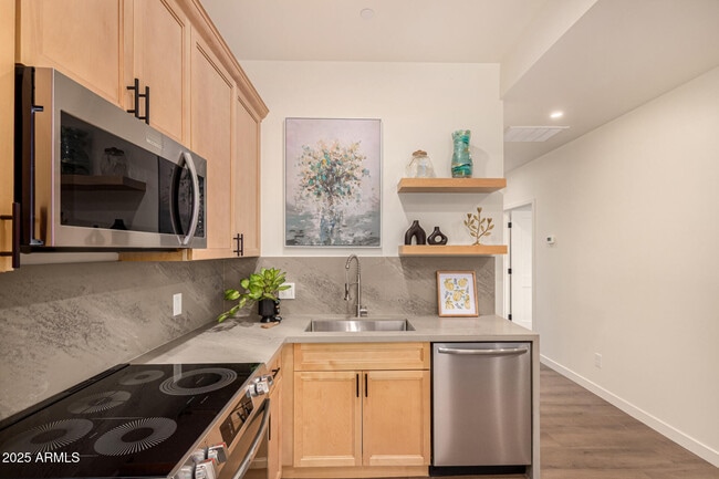 Building Photo - 12005 N Panorama Dr