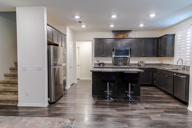 Building Photo - 5217 Clementine Ave.