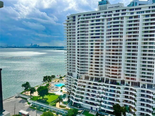 Building Photo - 600 NE 36th St