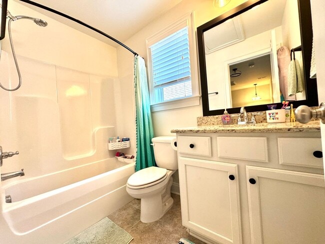 Building Photo - 3 Bedroom, 2.5 Bath Home w/ Fenced Yard and 2 Car Garage