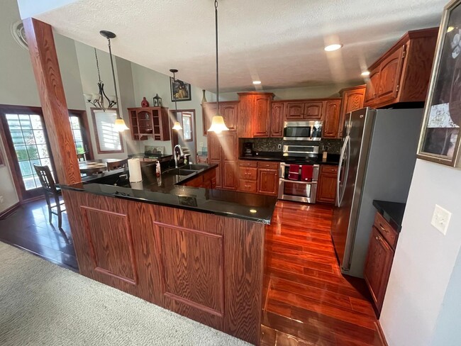 Building Photo - 810 Briarwood Dr