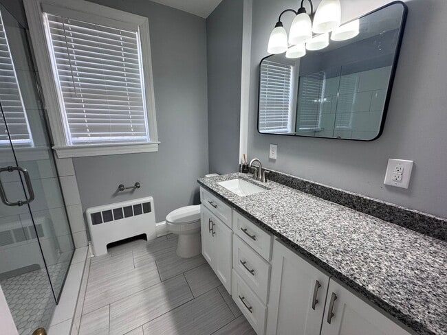 Building Photo - 423 Chestnut St