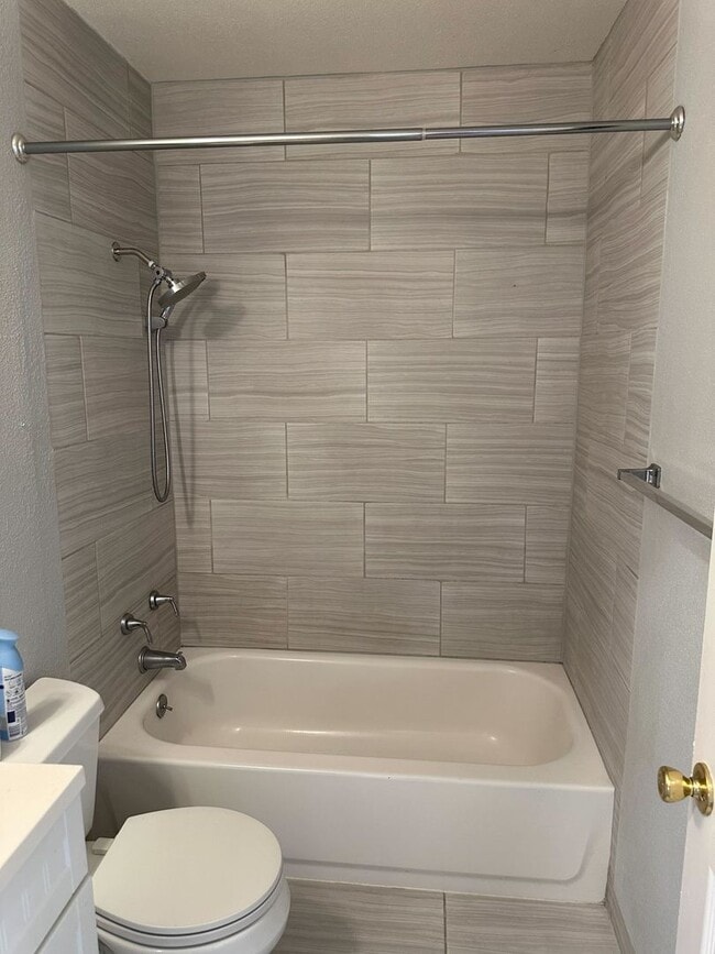 Building Photo - Updated 2-Bedroom Sacramento Condo with Po...