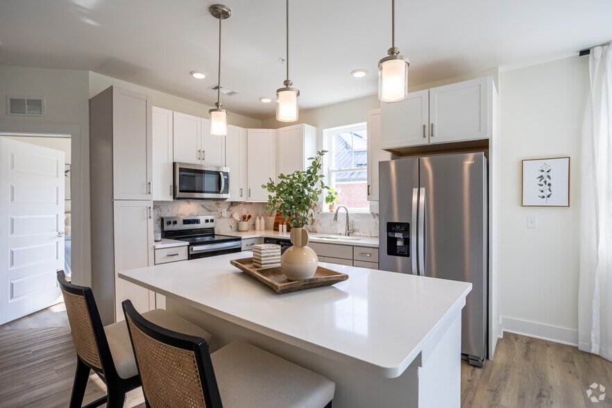 2BR, 2BA Crew - 1,185SF - Kitchen - Anchor 934