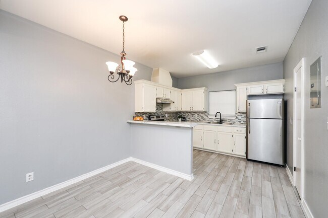 Building Photo - 205 W San Carlos St