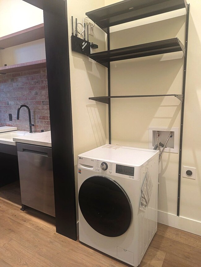 Building Photo - East Sacramento -  New Construction Studio