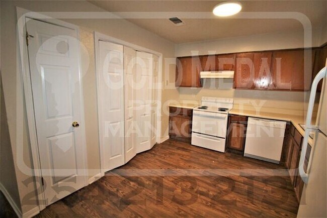 Building Photo - Spacious & affordable 3-bed, 2.5-bath! - Now Available for Rent!