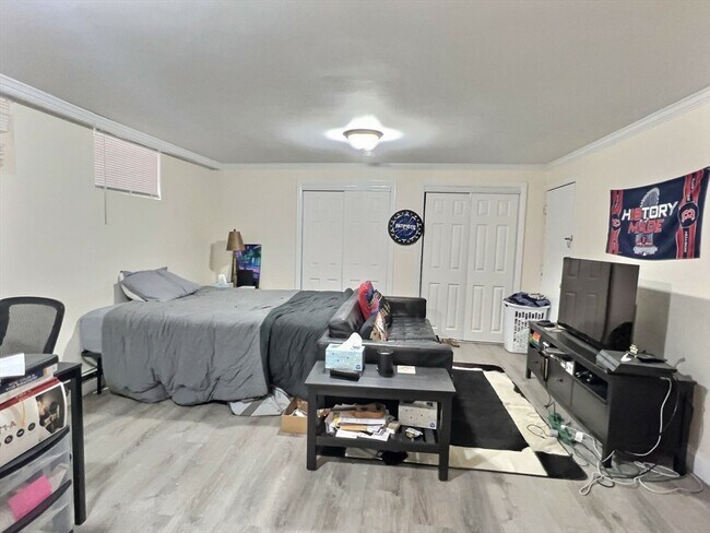 Building Photo - 1482 Beacon St