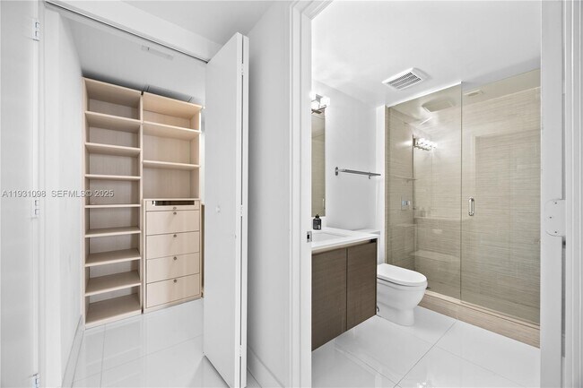 Building Photo - 300 Sunny Isles Blvd