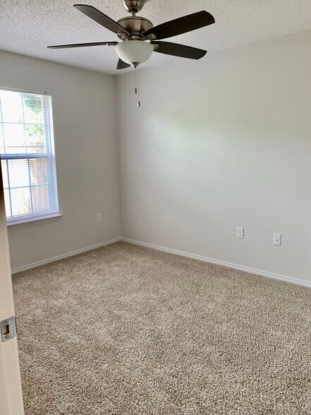Building Photo - 4553 Barrington Ln