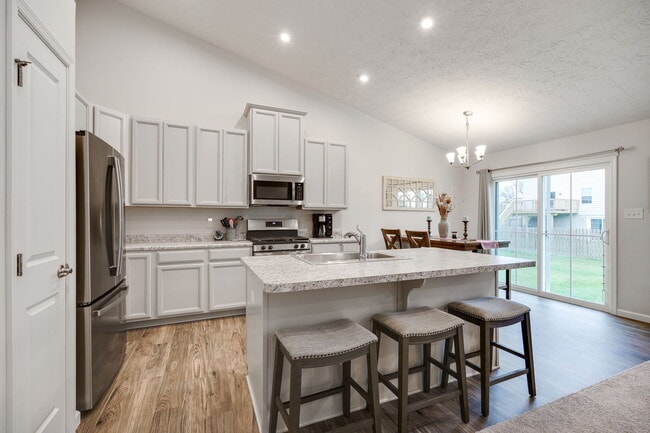 Building Photo - 194 Cresting Rd