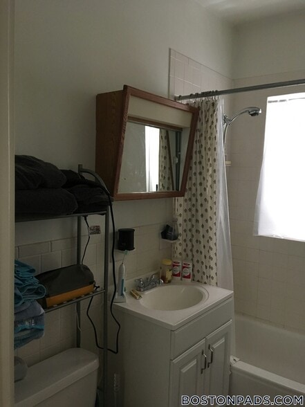 Building Photo - 163 Summer St